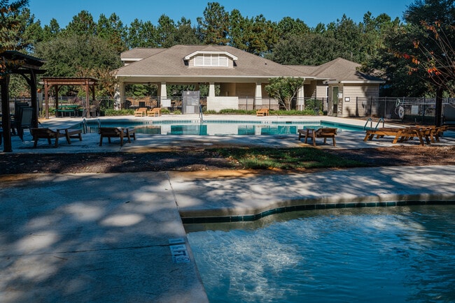 Building Photo - 600 Trellis Square