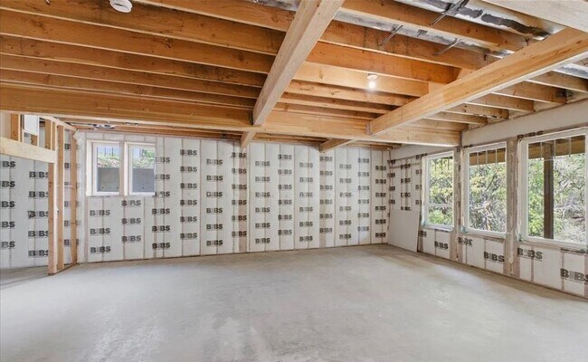 Building Photo - Spacious Custom Built Home in NW Corvallis