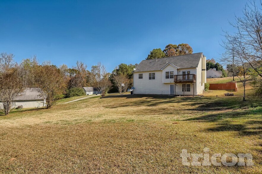 Building Photo - 1401 Lancaster Ct