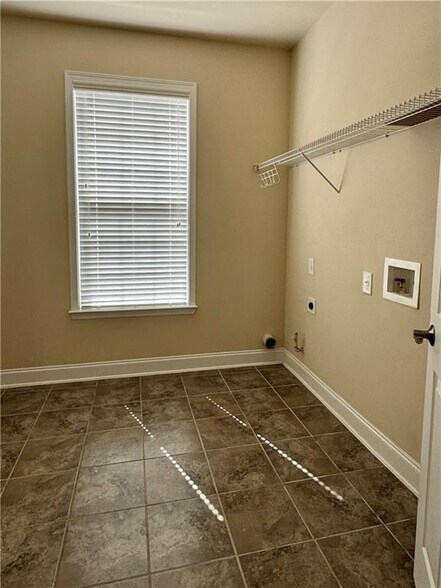 Building Photo - 3606 Rosecliff Trace NE