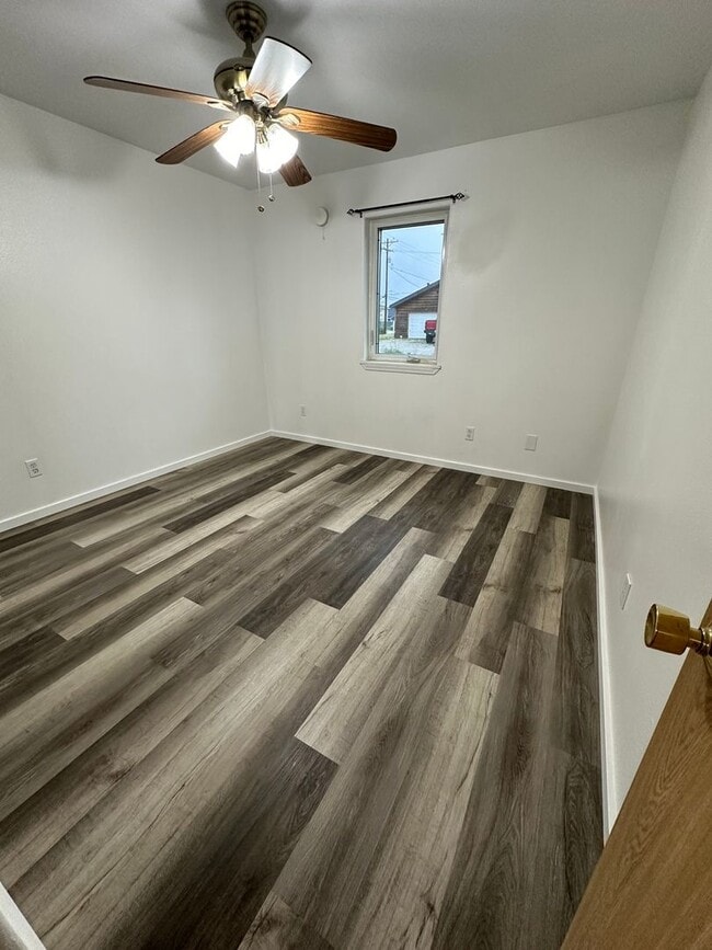 Building Photo - 2 bd, 2 bath, 2 car garage home in North Pole!
