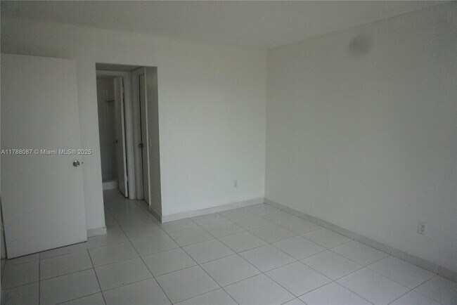 Building Photo - 8311 SW 142nd Ave