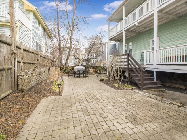 Building Photo - 21 Essex St Unit 2