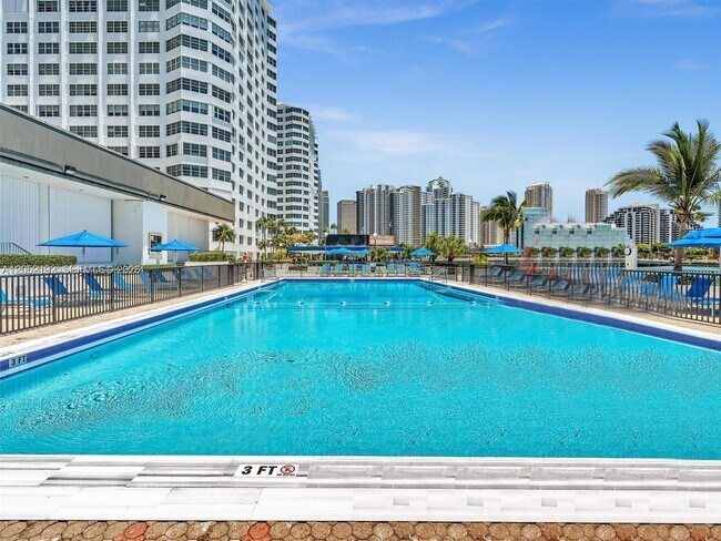 Building Photo - 825 Brickell Bay Dr