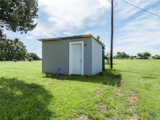 Building Photo - 199 Apache Springs Rd