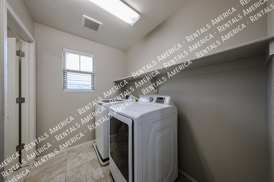 Building Photo - 270 N Scott Dr