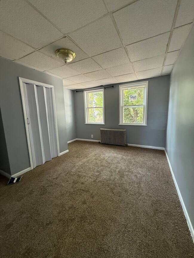 Building Photo - 46 Elm St