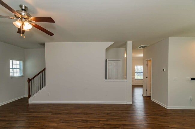 Building Photo - Stunning 4-Bed Home in Wendell with Granit...