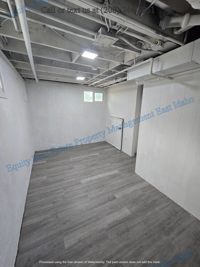 Building Photo - 555 N 13th Ave