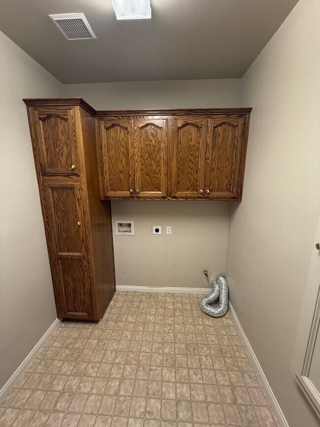 Building Photo - Beautiful 4-Bedroom Home with Office and S...