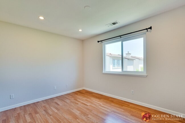 Building Photo - Comfort & Convenience in Santa Clara – Fre...
