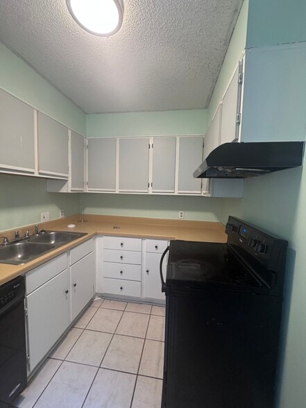 Building Photo - 1456 Flintwood Dr