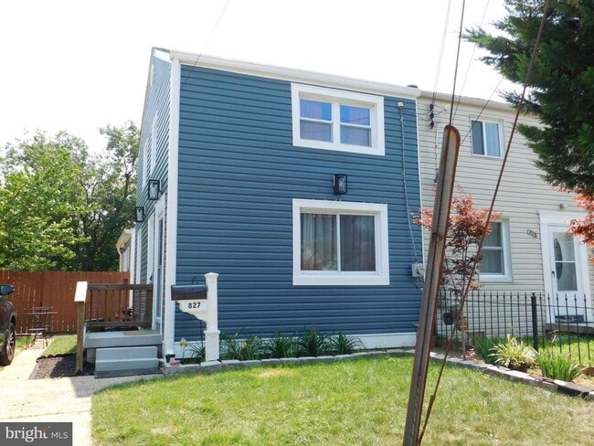 Primary Photo - 827 S Harrison St