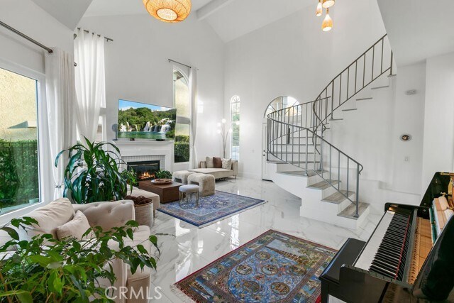 Building Photo - 6039 E Hackamore Ln