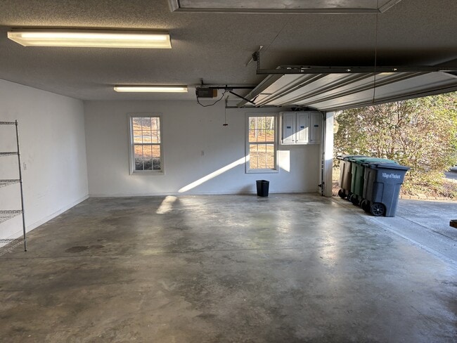 Building Photo - 480 Spring Lake Dr