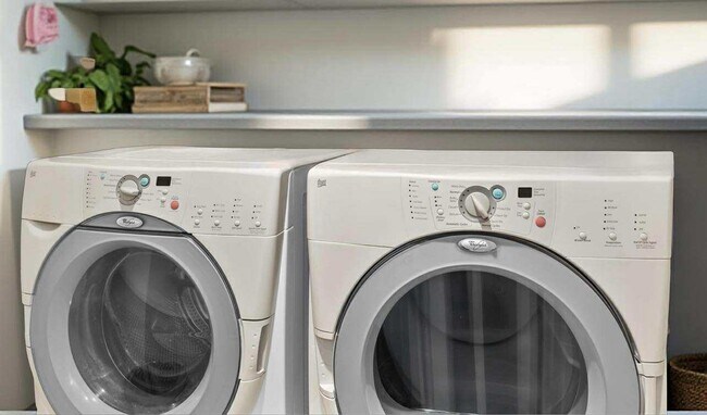 Building Photo - 540 N W Knoll Dr