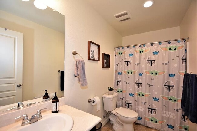 Building Photo - 6856 E Geary St