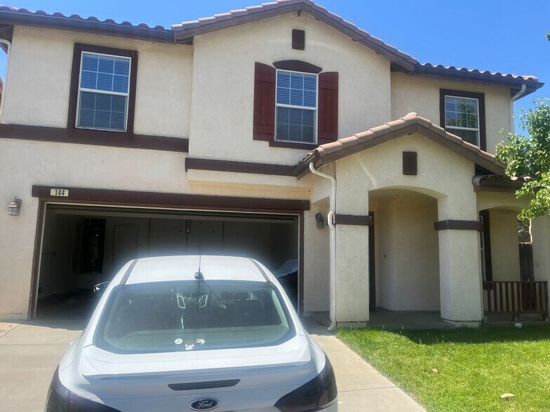 Primary Photo - 144 Latente Dr
