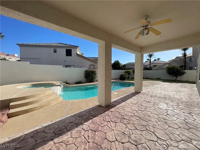 Building Photo - 65 Sahalee Dr