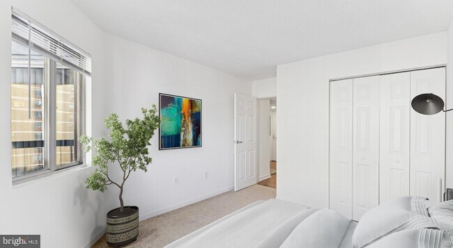 Building Photo - 450 N 18th St