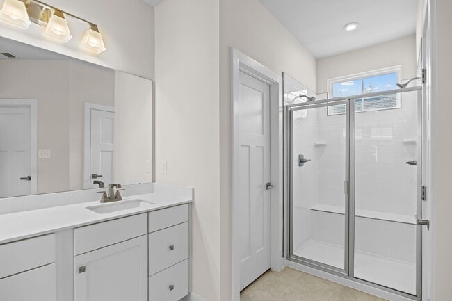 Building Photo - Beautiful 5 Bedroom Home with Attached In-...