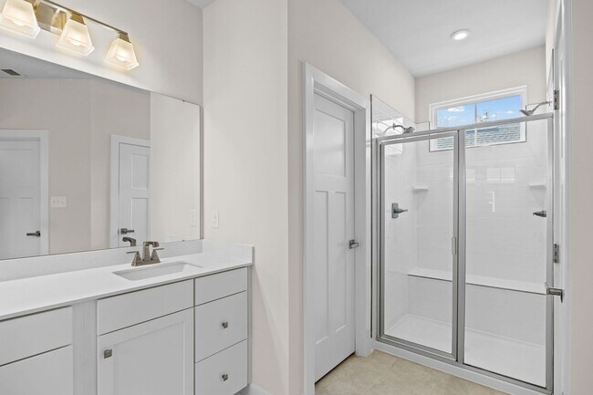 Building Photo - PRICE DROP on Beautiful 5 Bedroom Home wit...