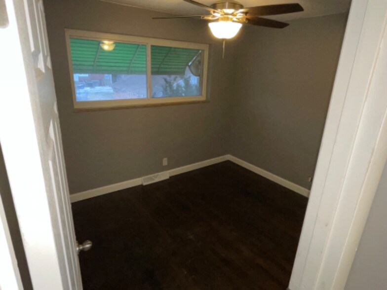 Building Photo - 3107 Chariton