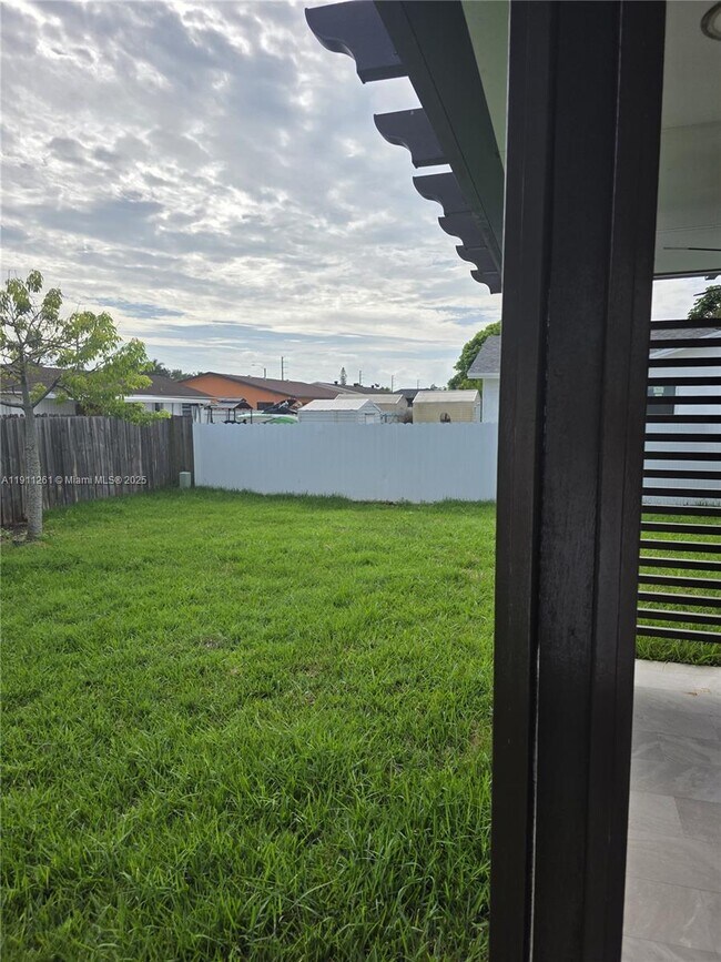 Building Photo - 16813 SW 107th Pl