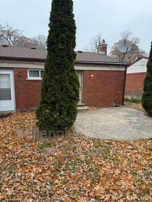 Building Photo - 321 W Princeton Ave