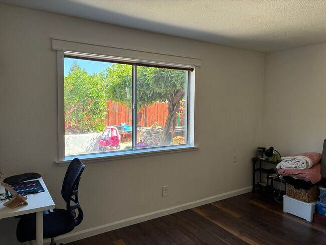Building Photo - 4 Bedroom 2 bathroom home in Mace Ranch Davis