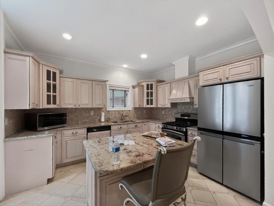 Building Photo - 2033 Fairview Ave