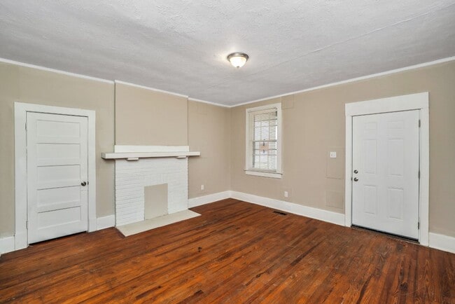 Building Photo - Spacious 2-Bedroom Duplex in Talladega – M...