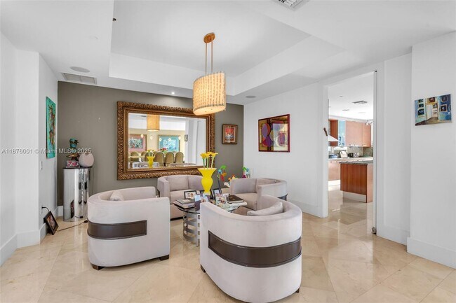Building Photo - 5959 Collins Ave
