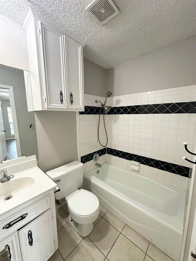 Building Photo - 1 Bedroom 1 Bathroom For Lease