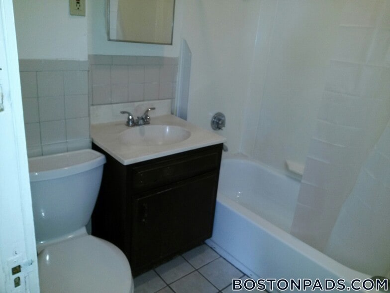 Building Photo - 124 Berkshire St