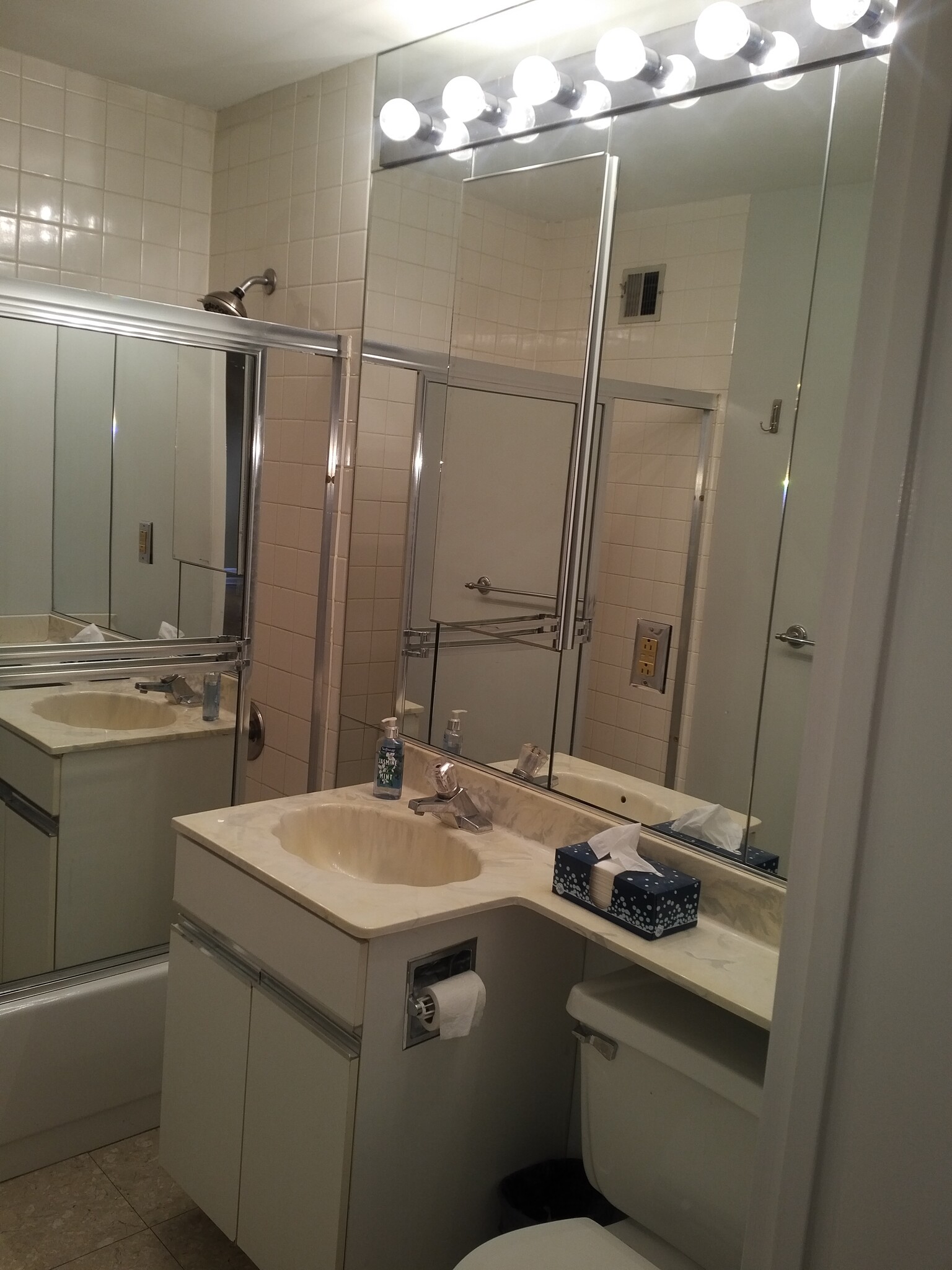 Second FULL Bath - 111 Mulberry St