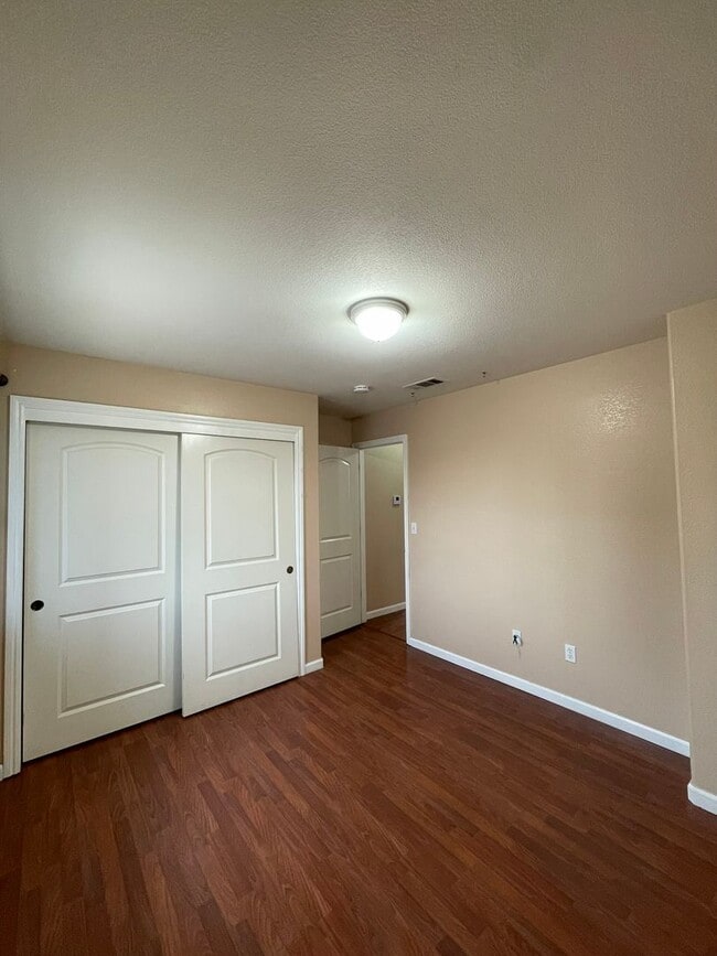 Building Photo - Half off 1st month's rent