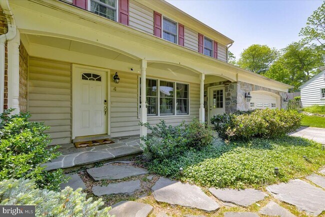 Building Photo - 4 Sussex Ct