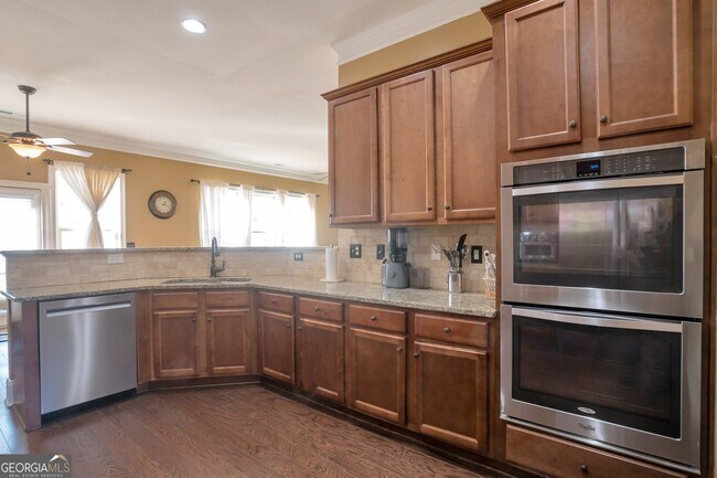 Building Photo - 200 Claret Way