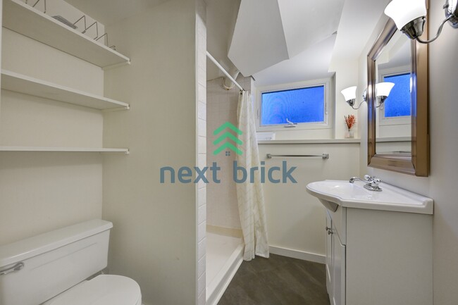 Building Photo - A classic vintage house ready to rent