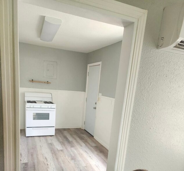 Building Photo - 2104 Date Ave