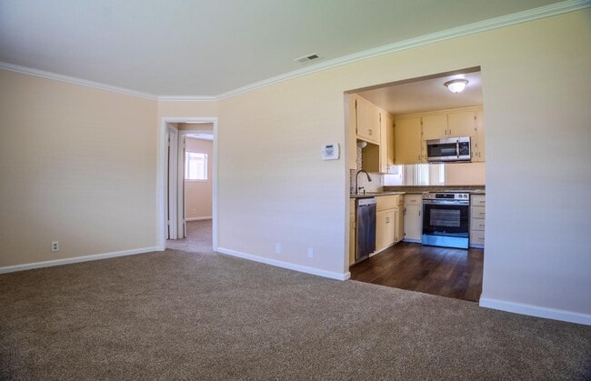 Building Photo - 588 Mulberry Cir