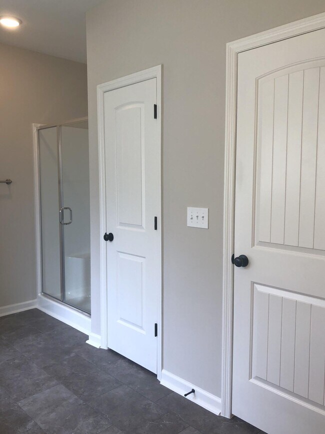 Building Photo - 879 Goodale Dr