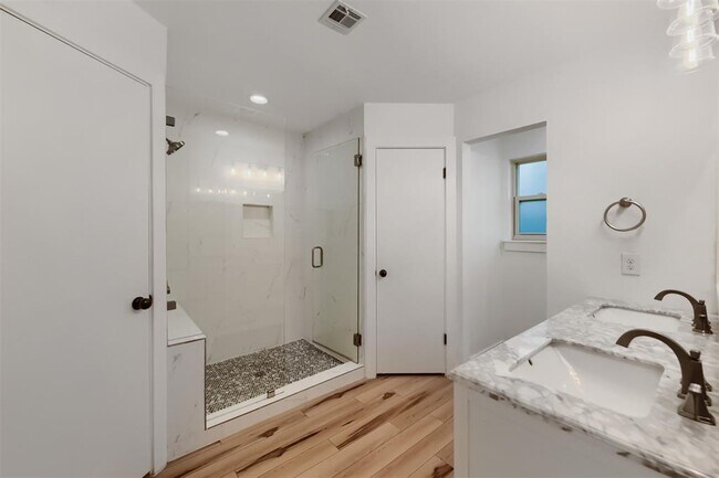 Building Photo - 2608 Piping Rock Trail
