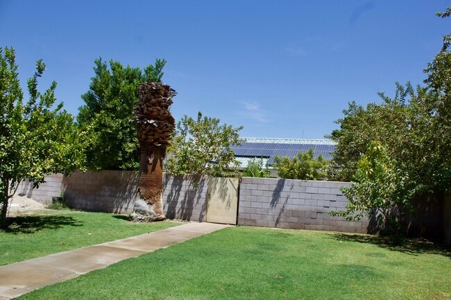 Building Photo - 30650 Avenida Del Yermo