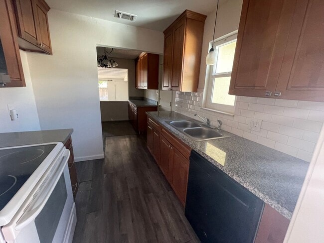 Building Photo - 3 Bedroom Home in Citrus Heights in a Cul ...