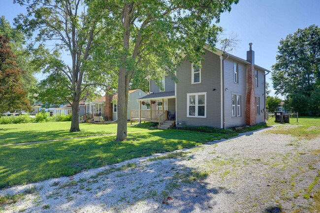 Building Photo - 408 NE Douglas St