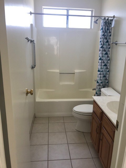 Bath - 305 17th Plz