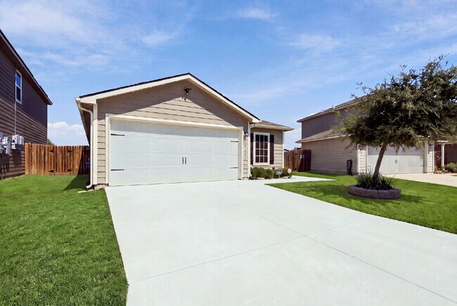 Building Photo - Spacious 4-Bedroom Home Near Lackland AFB with Private Backyard