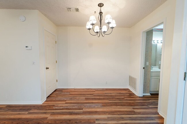 Building Photo - This newly remodeled house is the perfect cozy place to call home. It is 2 bed, 1.5 bath and pet ...